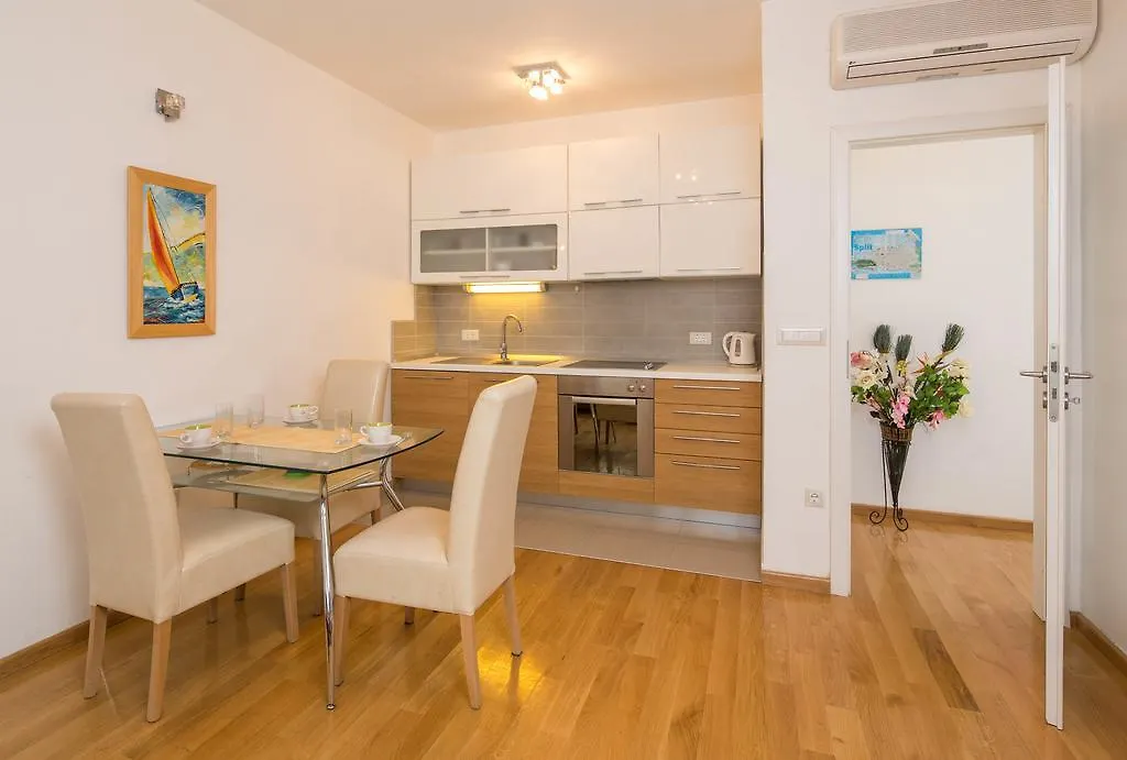 Apartment Divas Split